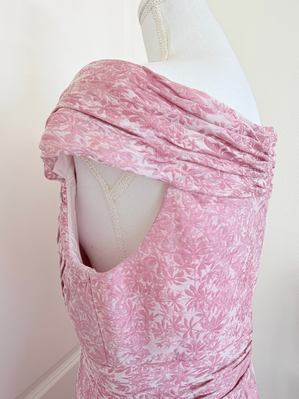 Kay Unger New York Off-the-Shoulder Pleated Floral Jacquard Dress - Pink Size 12 - Picture 9 of 16